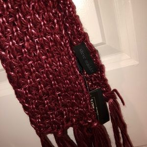 EXCLUSIVE STEVE MADDEN SCARF